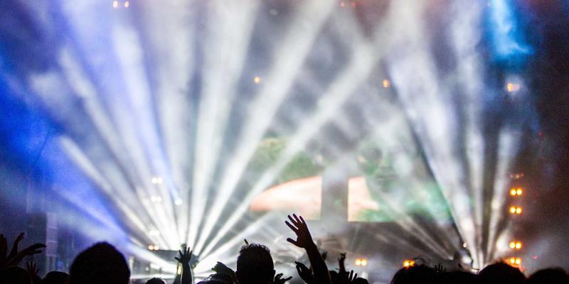 泰安工业品牌如何精准出击?深度解析B2B广告策略:行业媒体与展会组合拳直击专业采购决策者